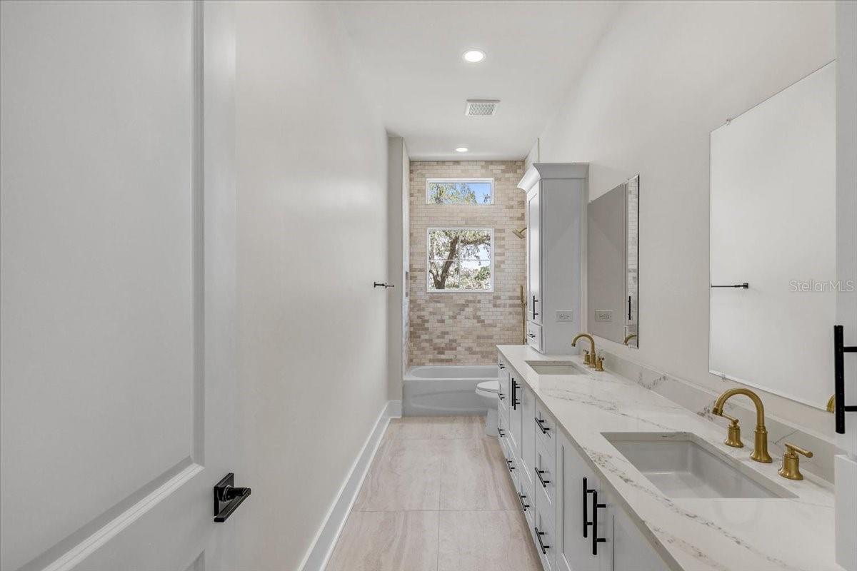 SANCTUARY ON LIVINGSTON PHASE 4 - Residential