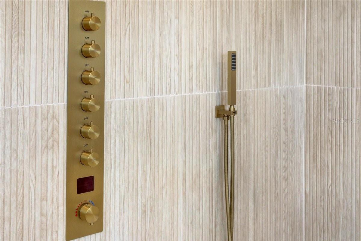 SANCTUARY ON LIVINGSTON PHASE 4 - Residential