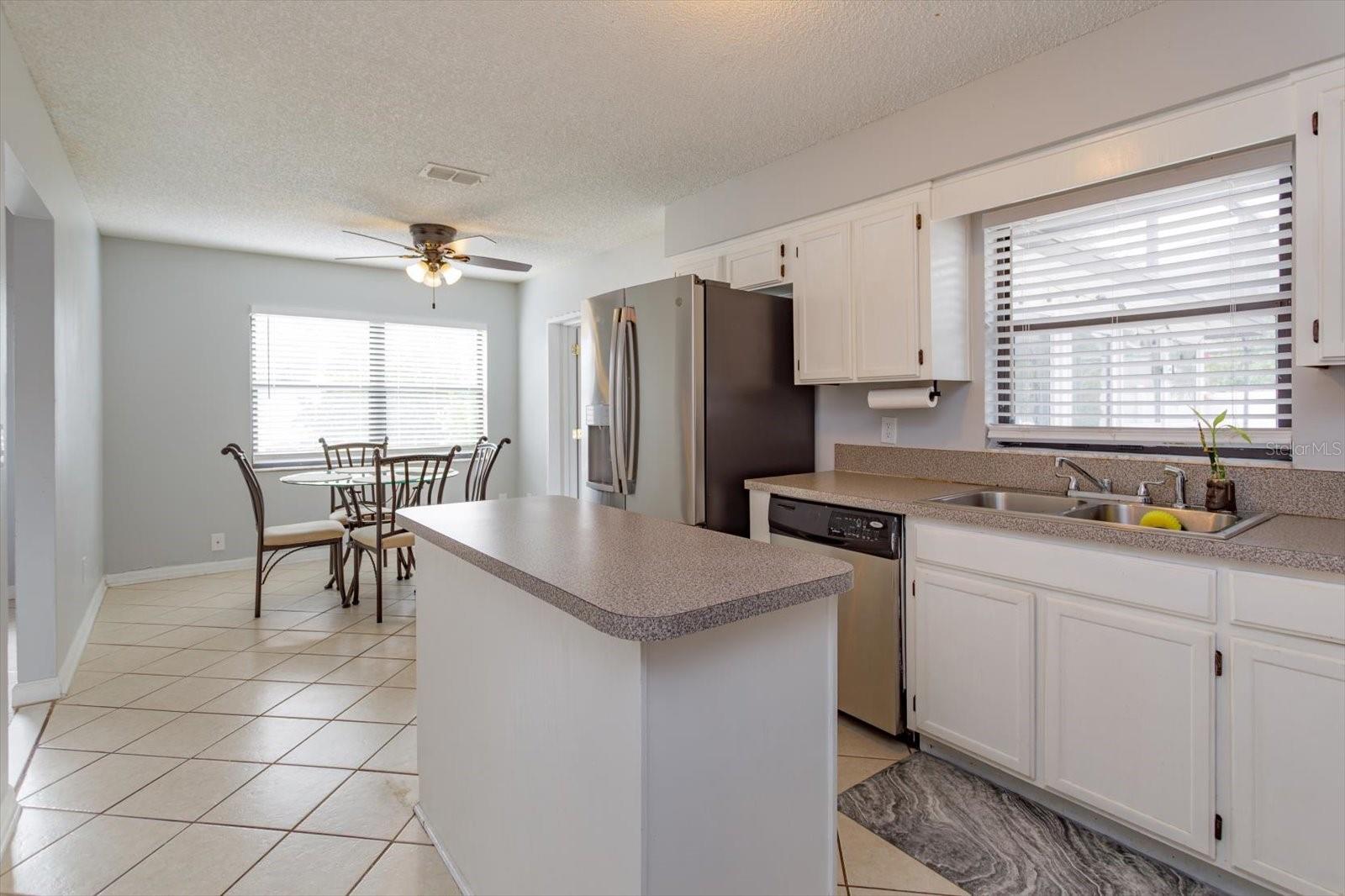 WHISPER LAKES - Residential