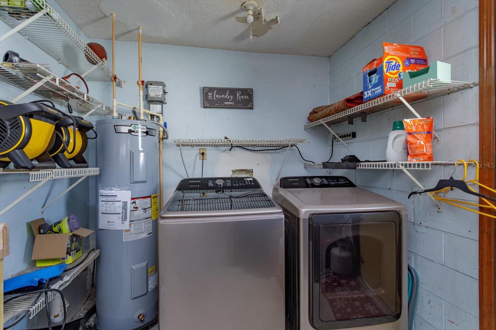 WHISPER LAKES - Residential