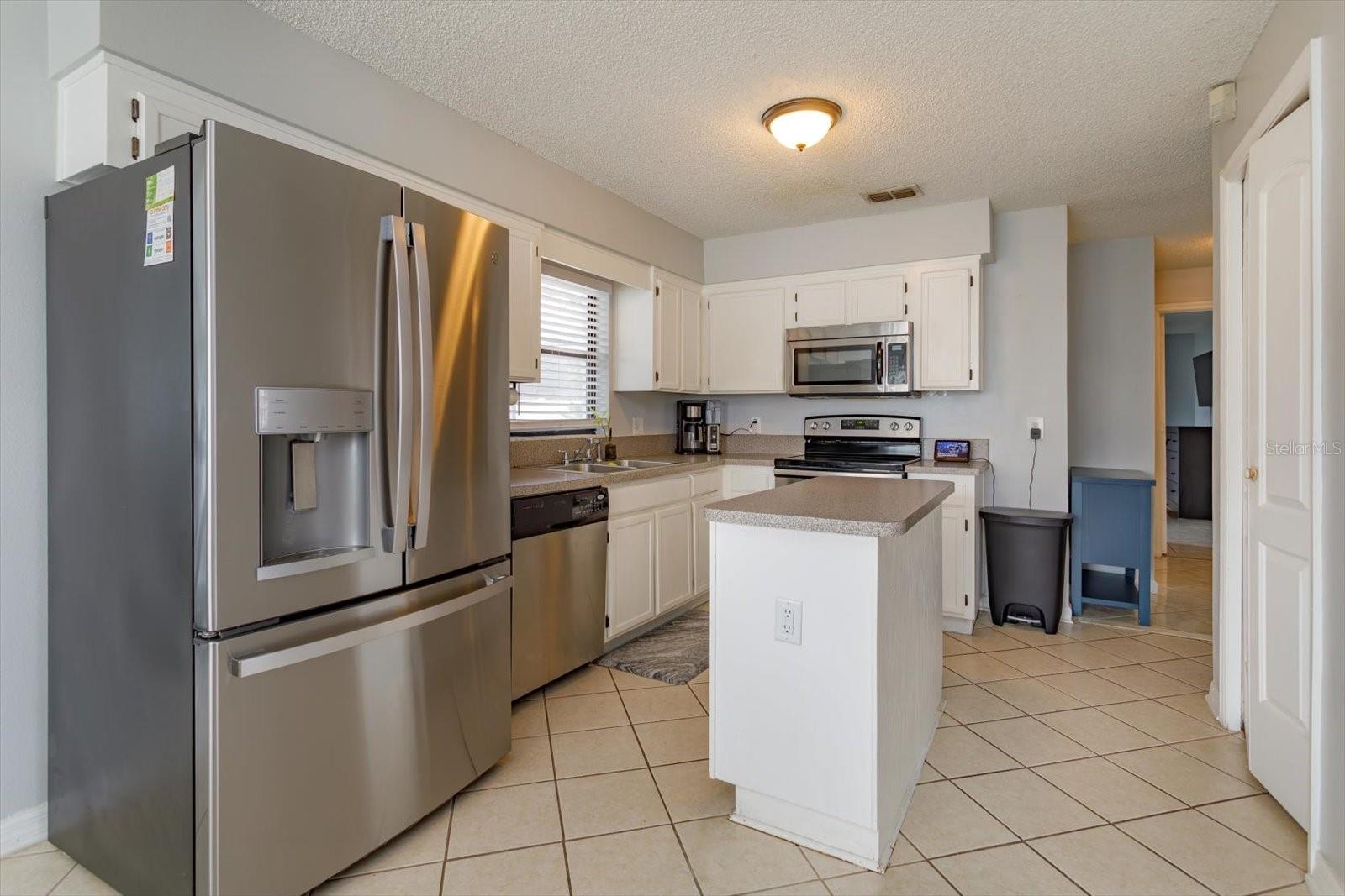 WHISPER LAKES - Residential