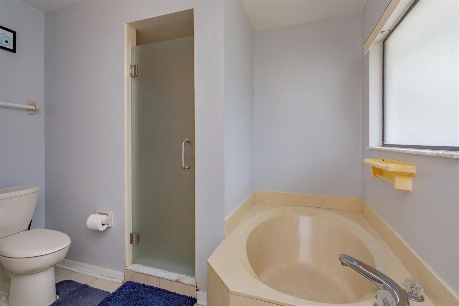 WHISPER LAKES - Residential