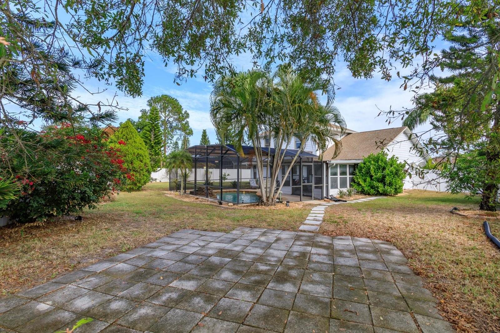 WHISPER LAKES - Residential