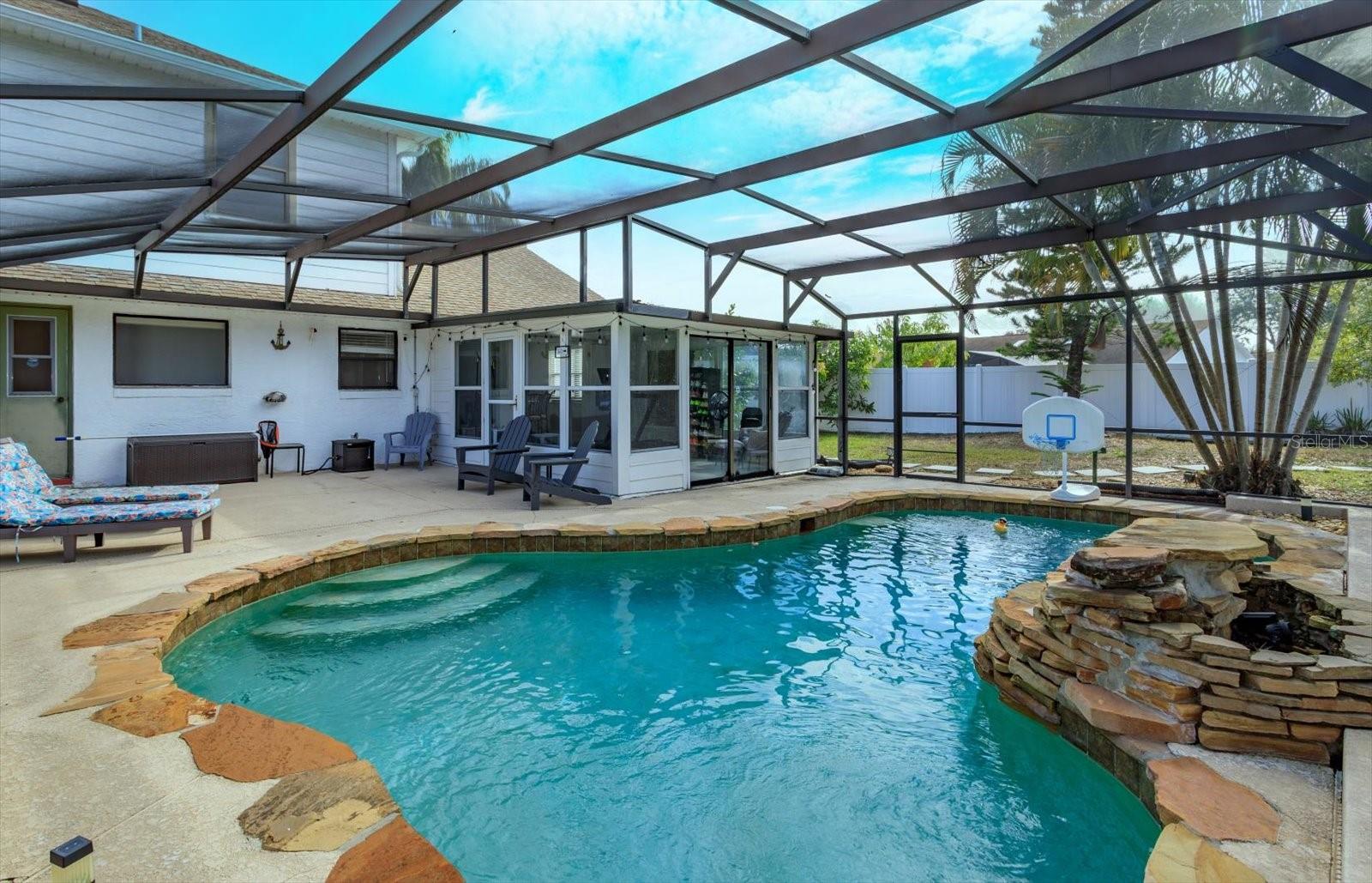 WHISPER LAKES - Residential