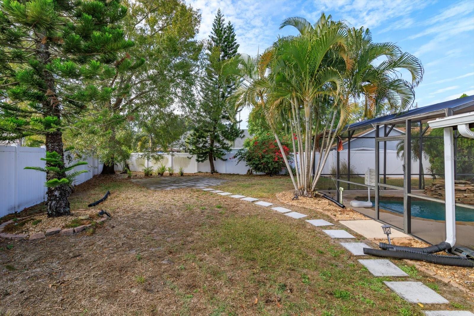 WHISPER LAKES - Residential