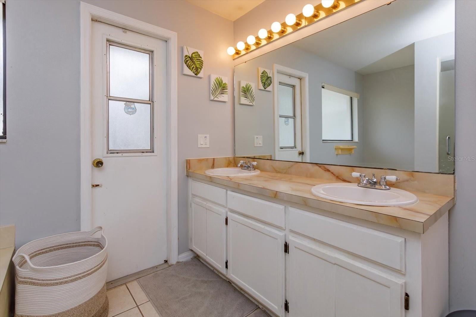 WHISPER LAKES - Residential