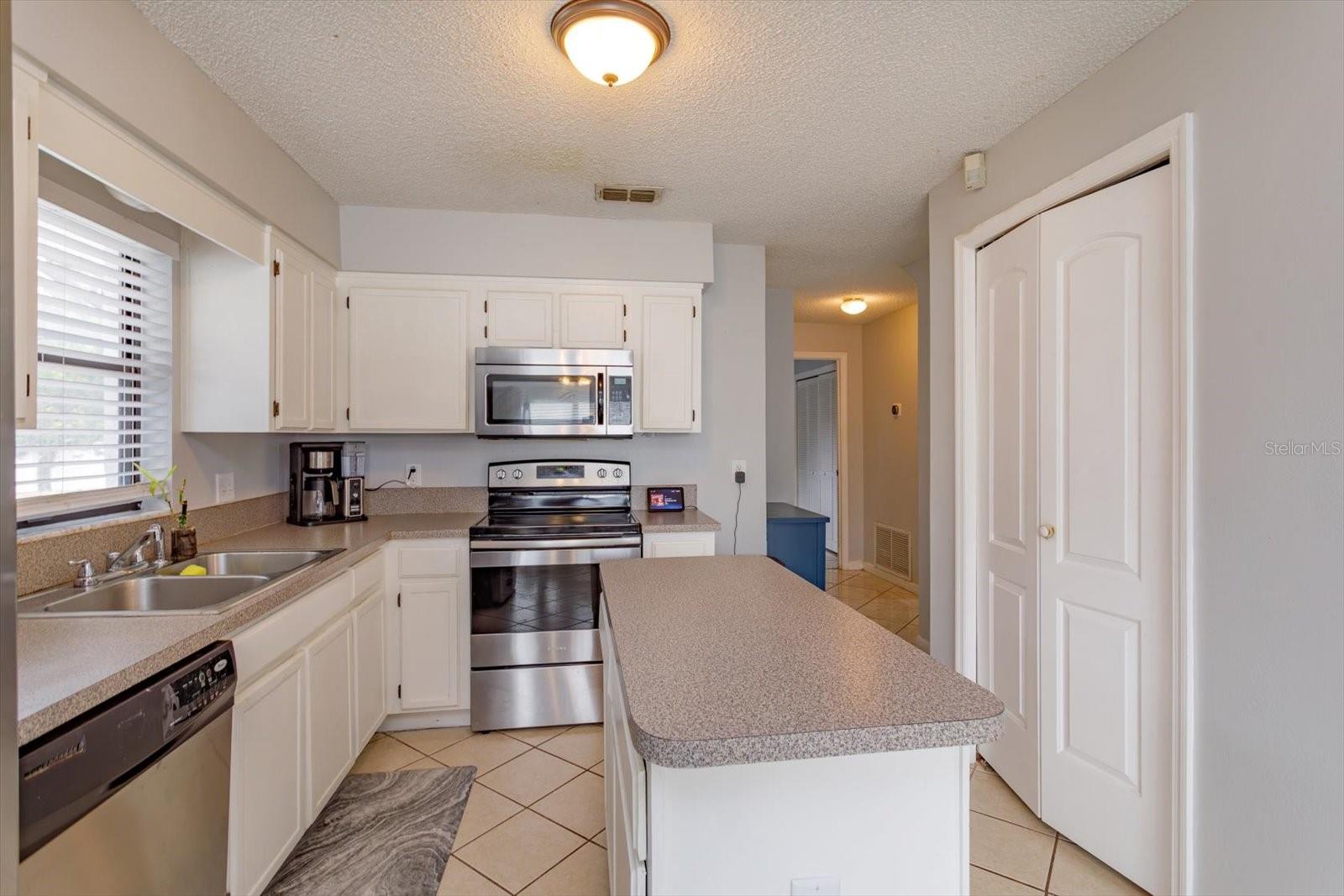 WHISPER LAKES - Residential