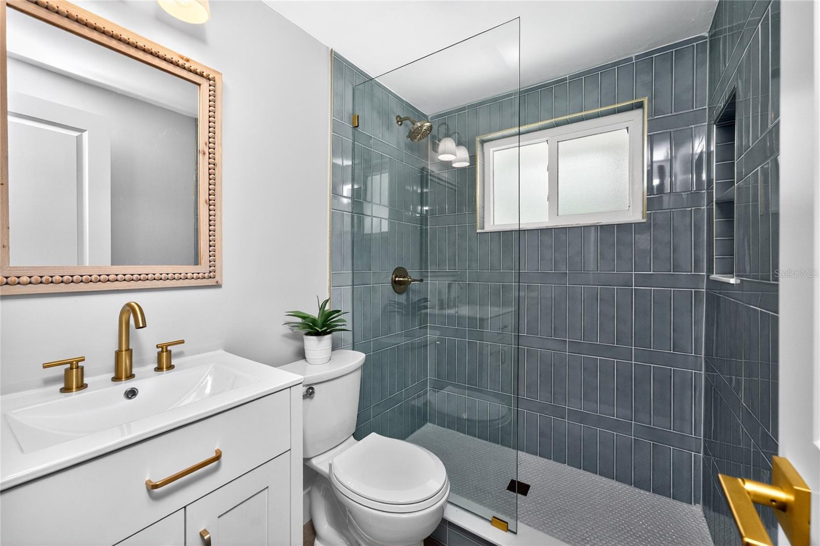 ENGLEWOOD SHORES - Residential