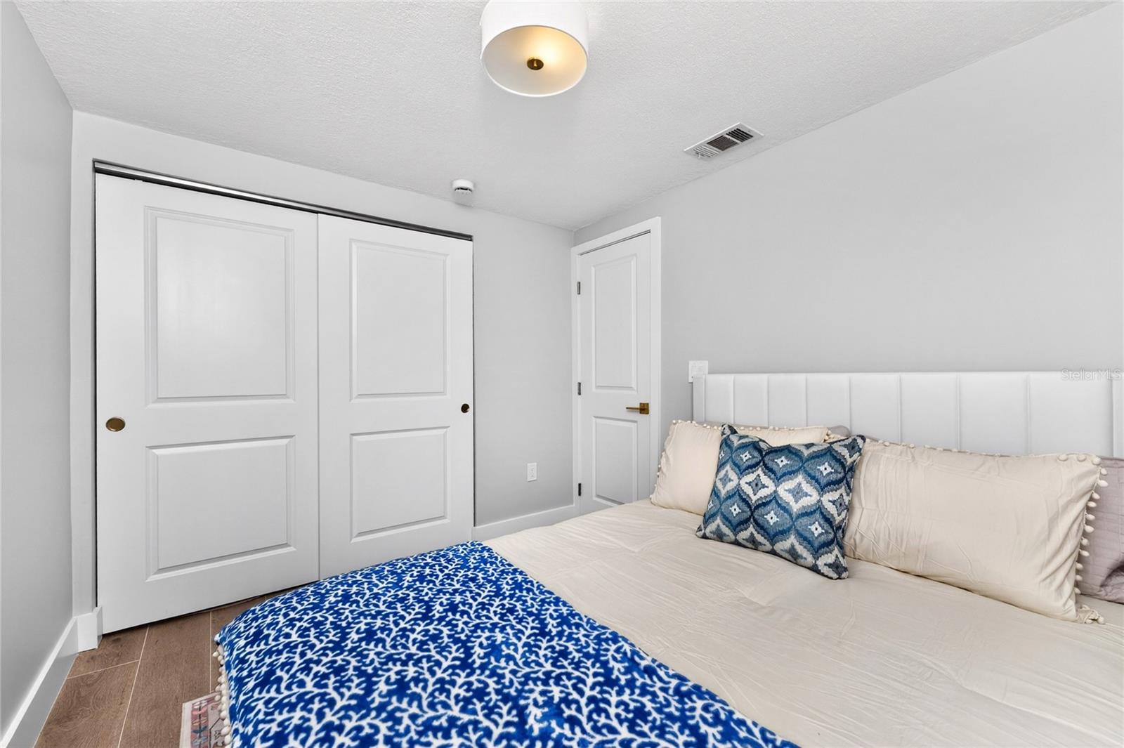 ENGLEWOOD SHORES - Residential