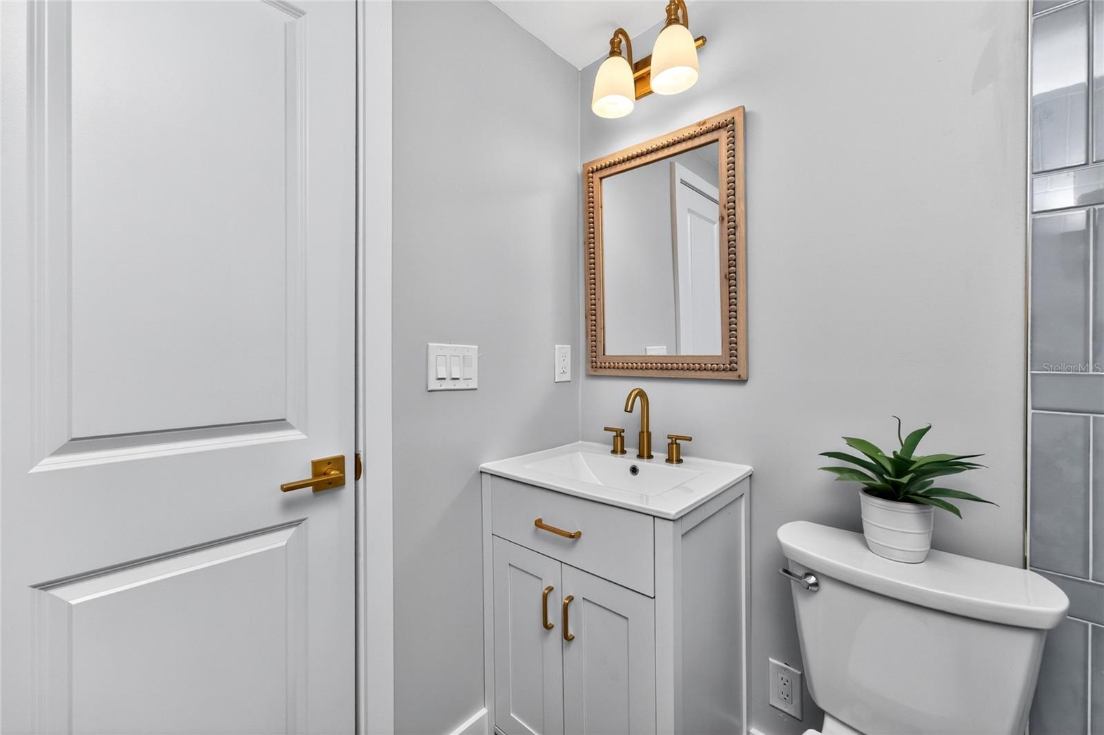 ENGLEWOOD SHORES - Residential