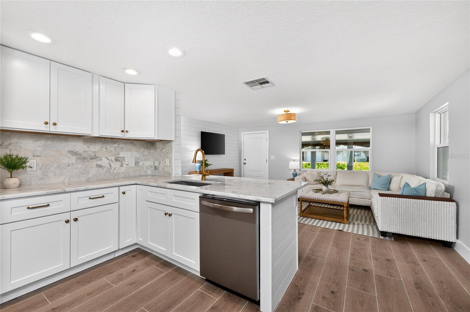 ENGLEWOOD SHORES - Residential