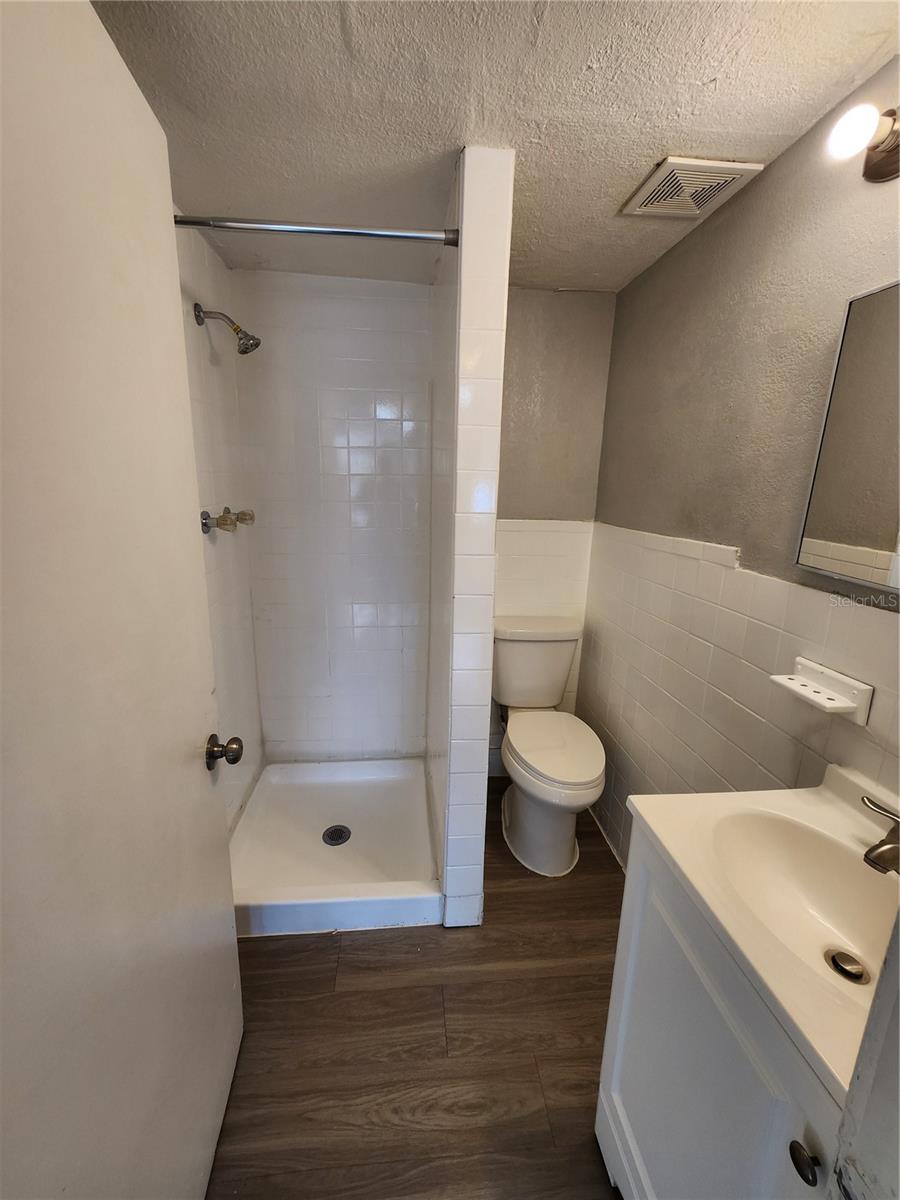 DREW PARK RE OF - Residential Lease