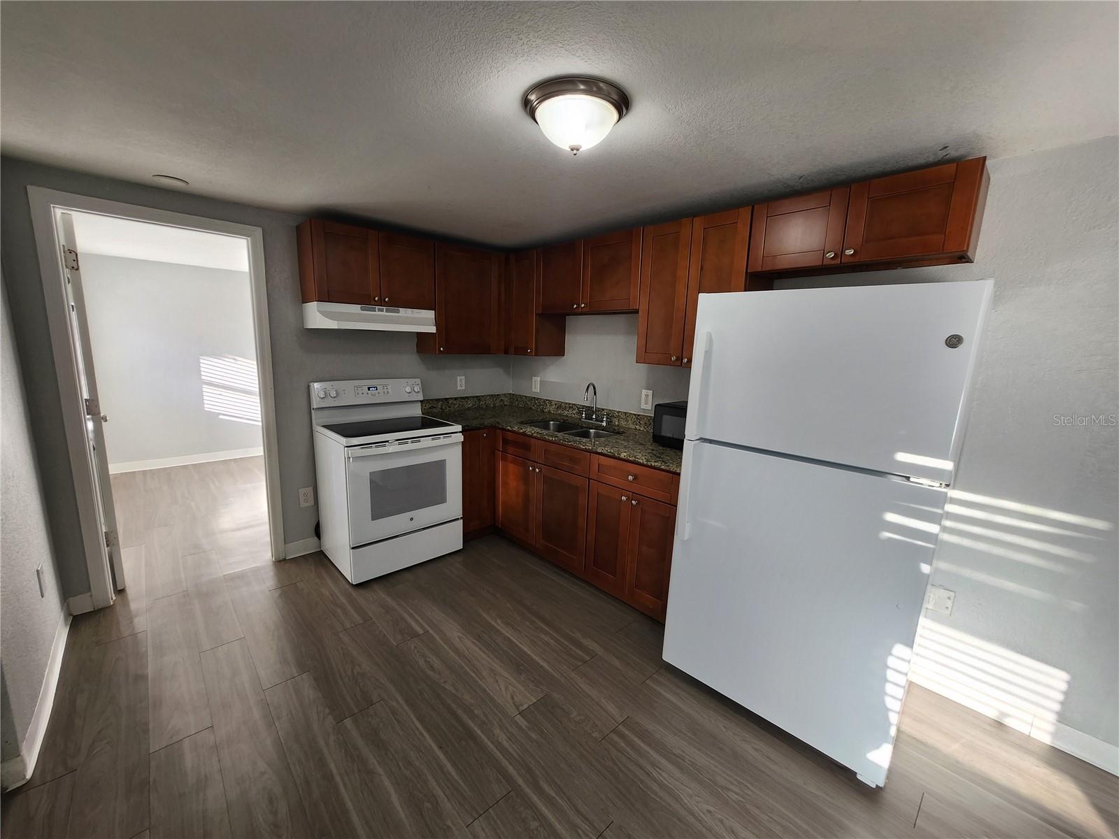 DREW PARK RE OF - Residential Lease