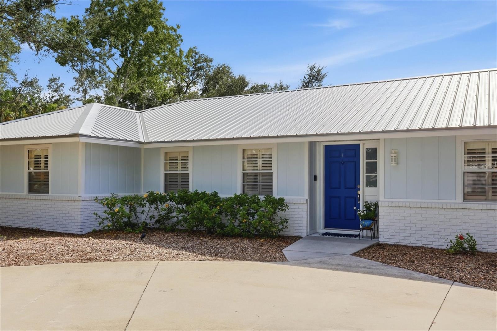5505 BENEVA WOODS CIRCLE