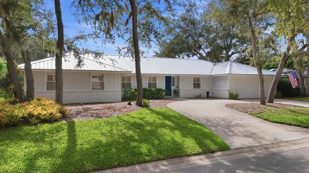 Photo of 5505 Beneva Woods Circle, Sarasota, FL 34233 (MLS # A4701674)