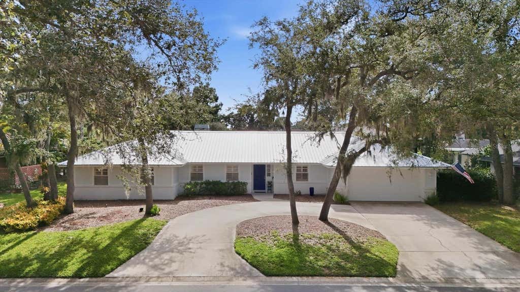 Photo of 5505 Beneva Woods Circle, Sarasota, FL 34233 (MLS # A4701674)