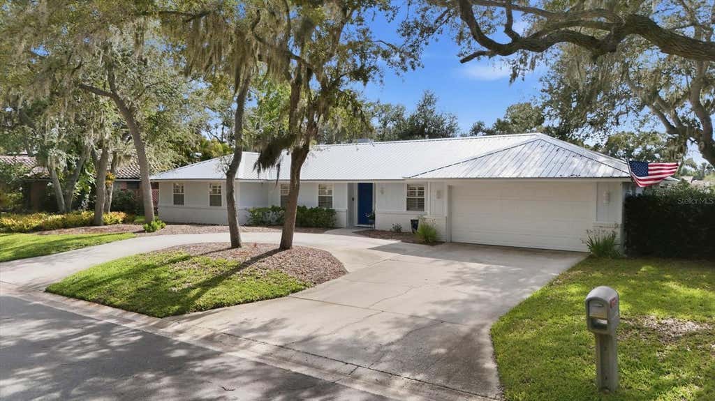 Photo of 5505 Beneva Woods Circle, Sarasota, FL 34233 (MLS # A4701674)