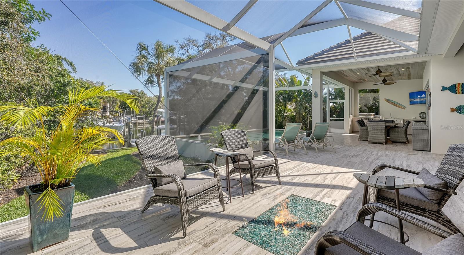 SIESTA BAYSIDE WATERSIDE WOOD - Residential
