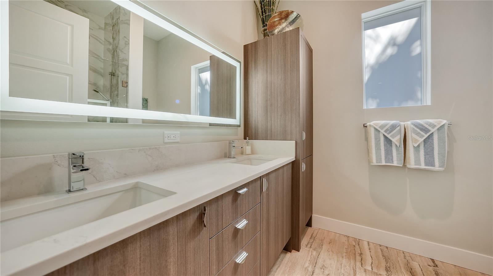 SIESTA BAYSIDE WATERSIDE WOOD - Residential