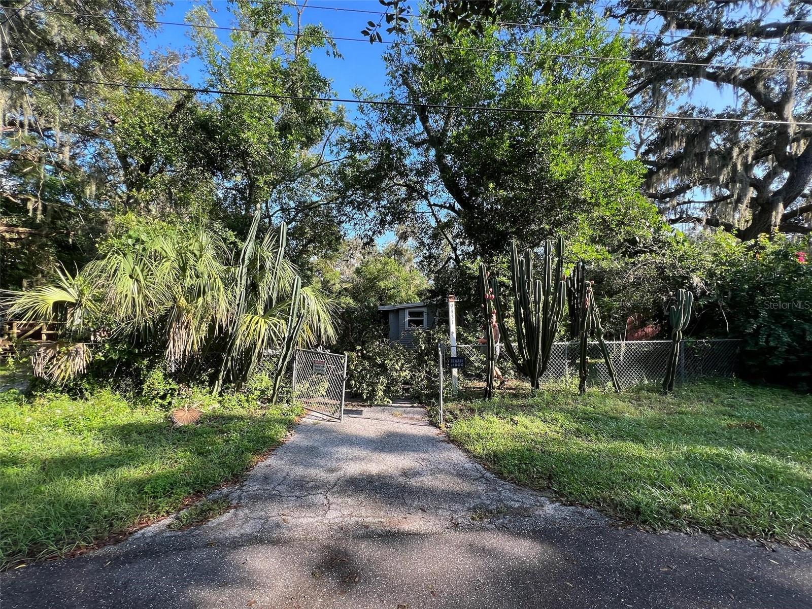 Discover the charm of this cozy mobile home nestled in New Port Richey. Featuring a welcoming open layout, this home offers comfort and functionality. Enjoy the convenience of a well-equipped kitchen and spacious living area. Situated on a generous lot, there's plenty of outdoor space for relaxation and activities.