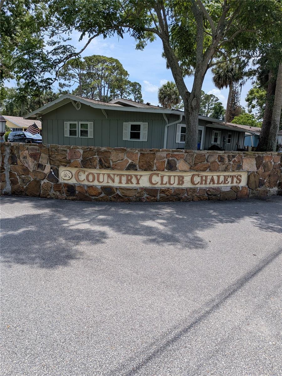 COUNTRY CLUB CHALETS - Residential