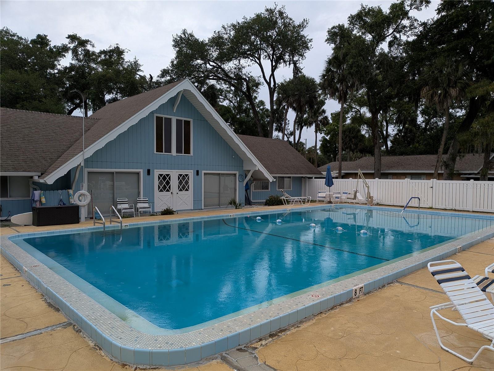 COUNTRY CLUB CHALETS - Residential