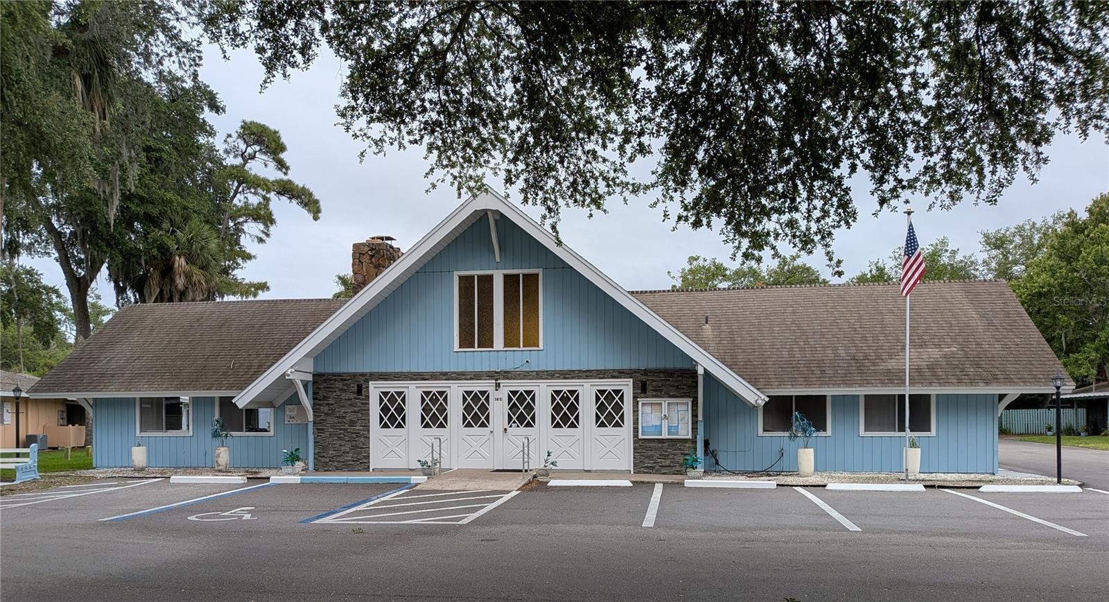 COUNTRY CLUB CHALETS - Residential