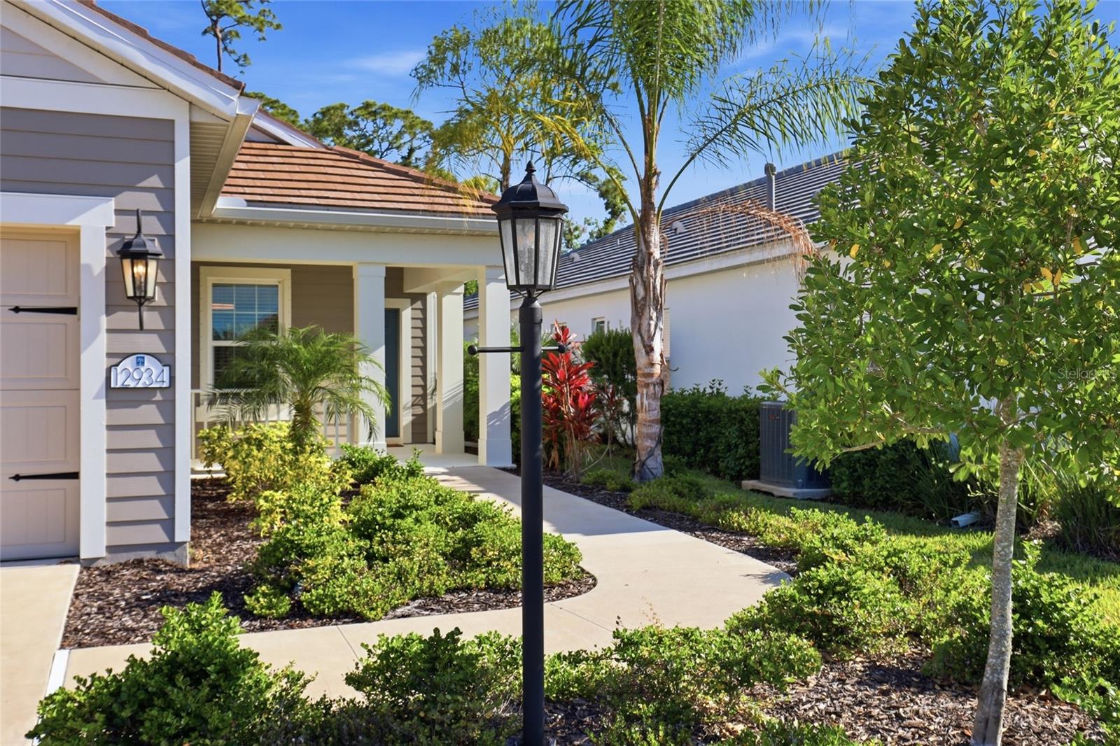 12934 TRUE BLUE CIRCLE