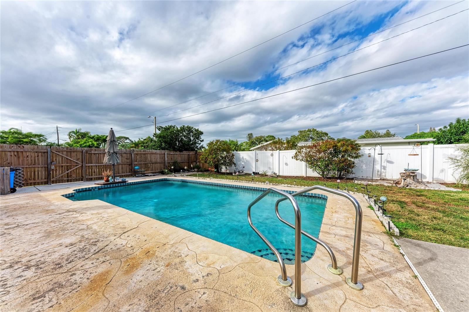 COUNTRY CLUB HEIGHTS FIRST ADD - Residential