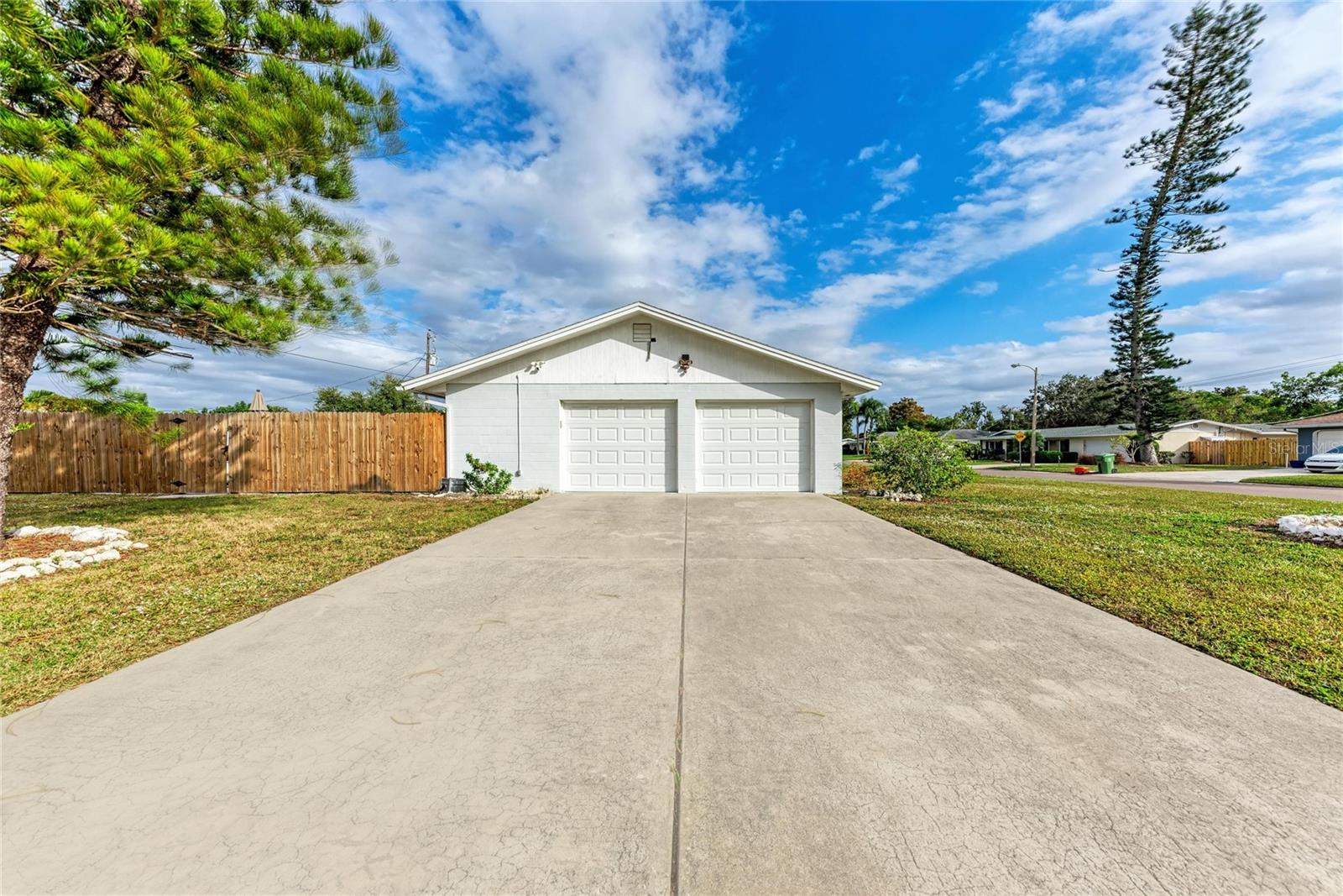 COUNTRY CLUB HEIGHTS FIRST ADD - Residential