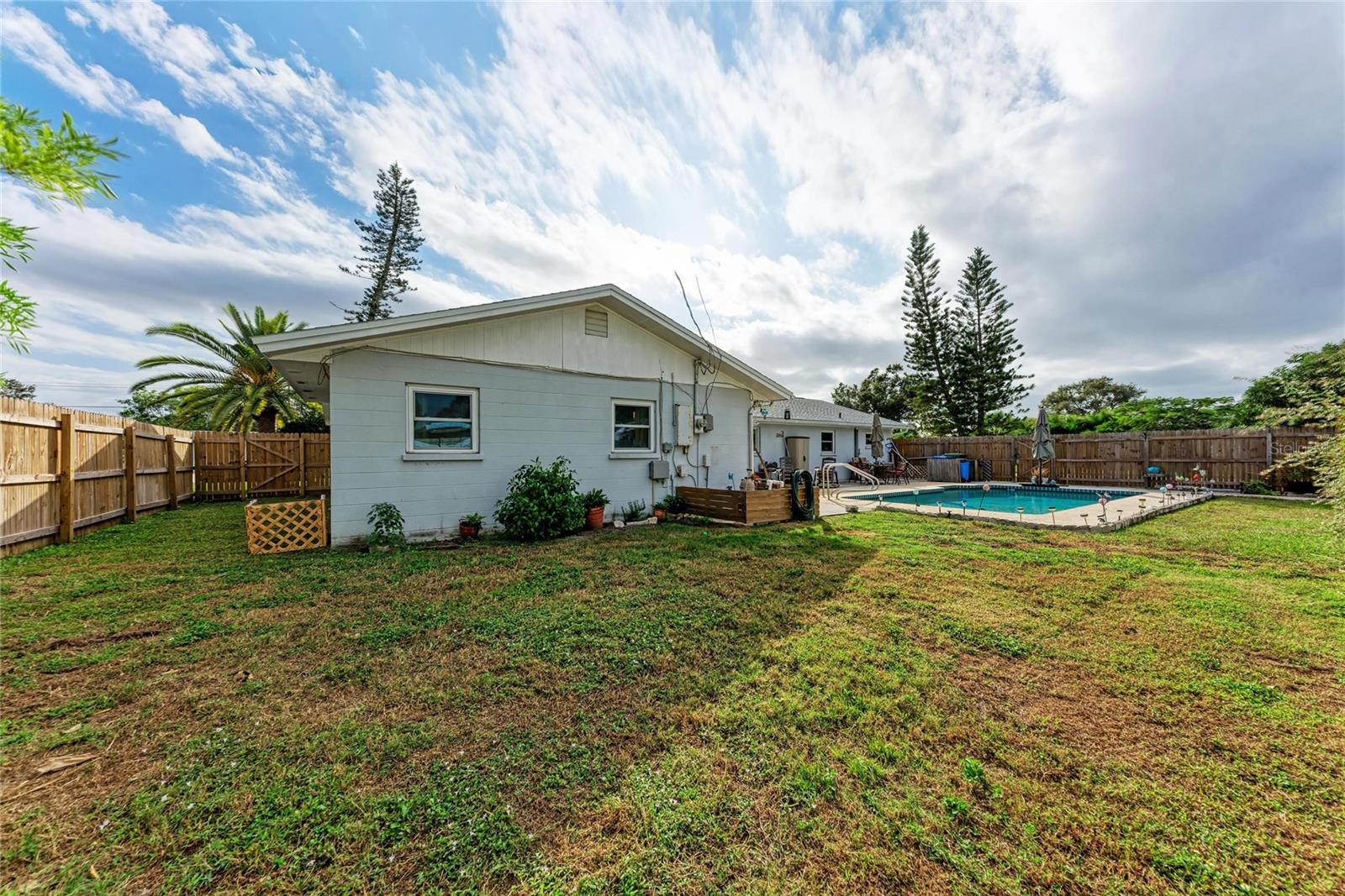 COUNTRY CLUB HEIGHTS FIRST ADD - Residential