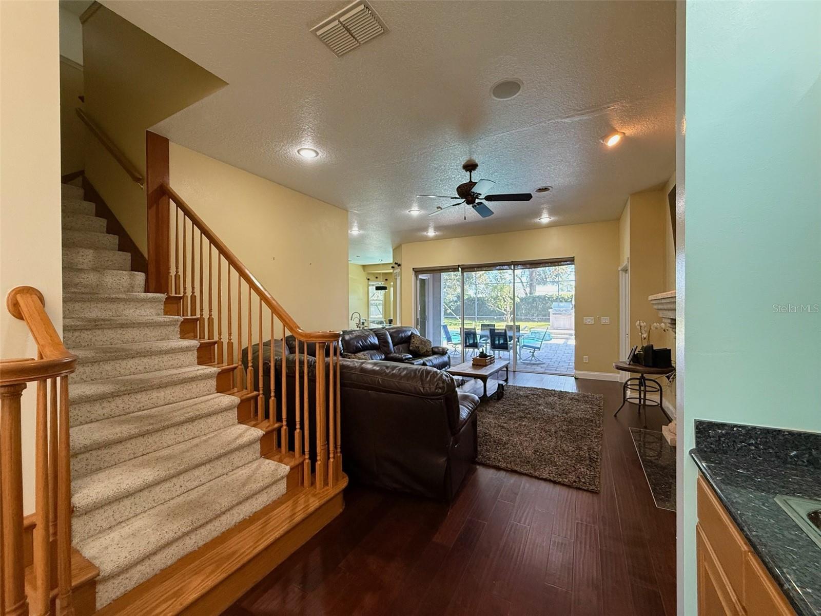 VISTA ROYALE - Residential Lease