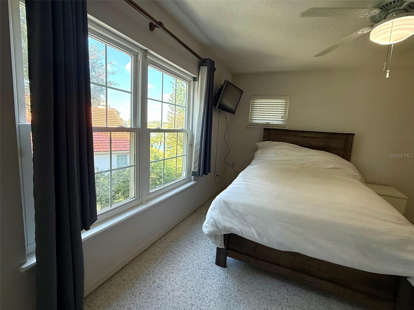 VISTA ROYALE - Residential Lease