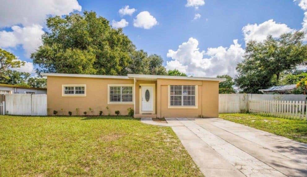 Photo of 1625 Queensway Road, Orlando, FL 32808 (MLS # O6423048)