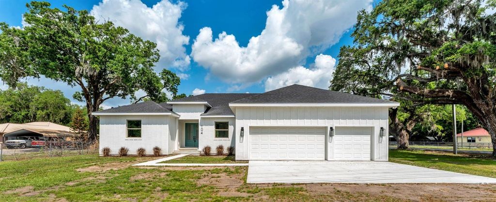 Photo of 104 Thrasher Road, Plant City, FL 33566 (MLS # L4960604)