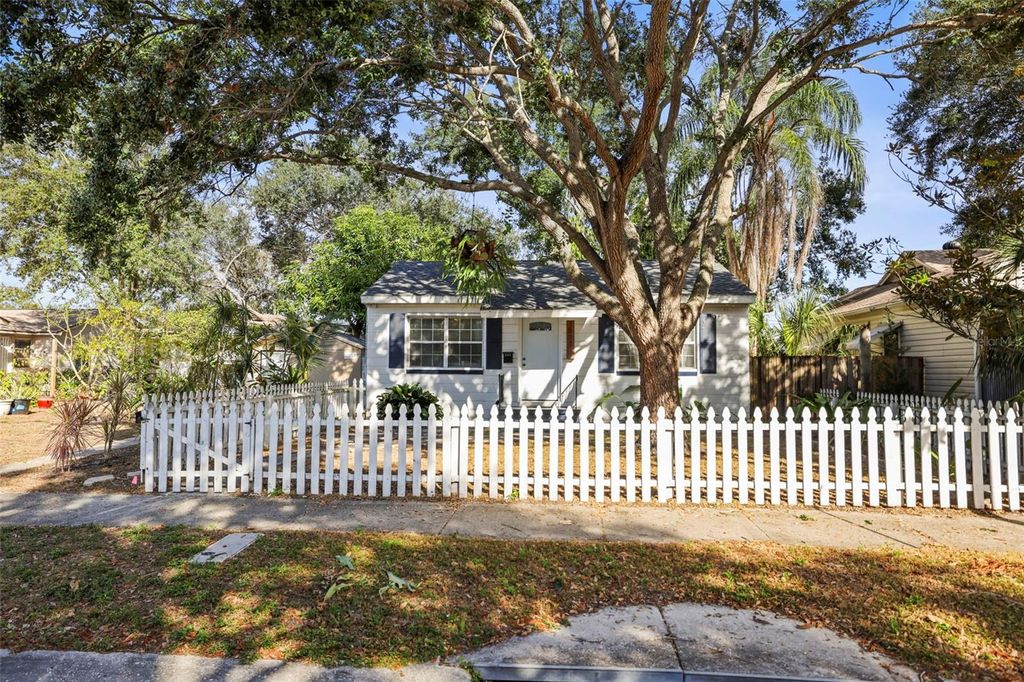 Photo of 1511 35th Avenue N, St Petersburg, FL 33704 (MLS # TB8512150)