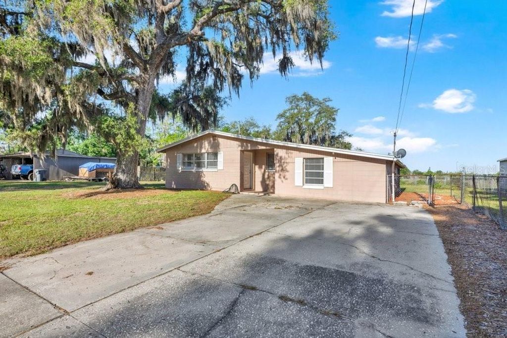 Photo of 218 Dennis Avenue, Winter Haven, FL 33880 (MLS # L4961409)