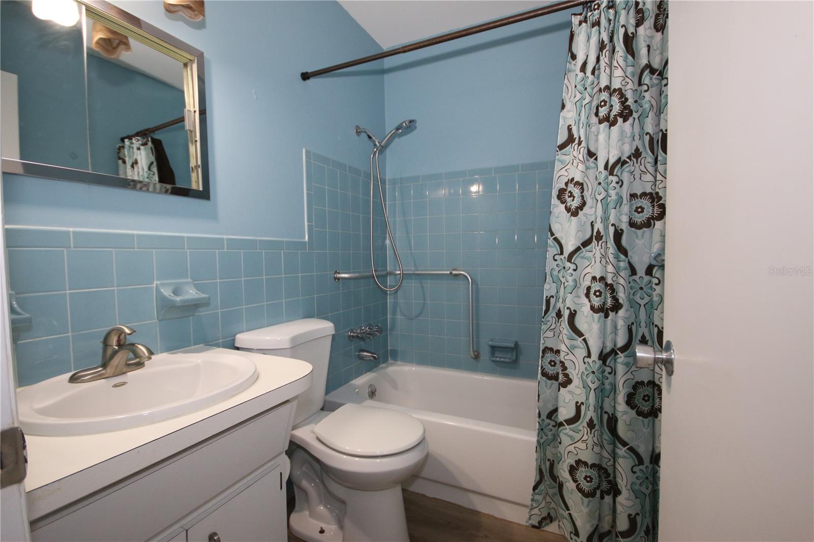 ON TOP OF THE WORLD - Residential