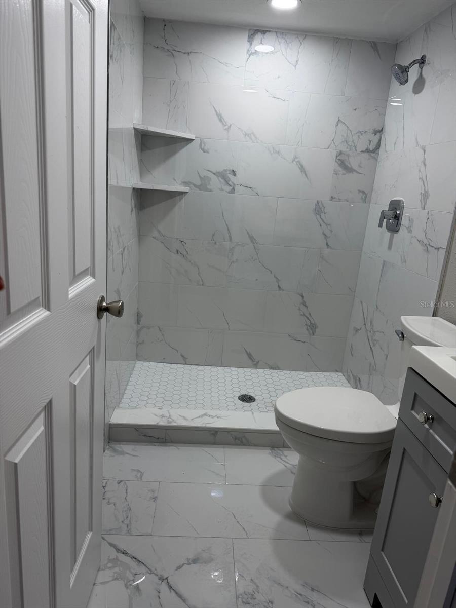 LA VILLA GARDENS - Residential Lease