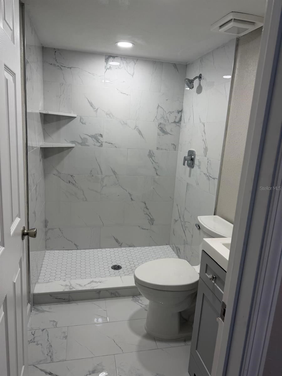 LA VILLA GARDENS - Residential Lease