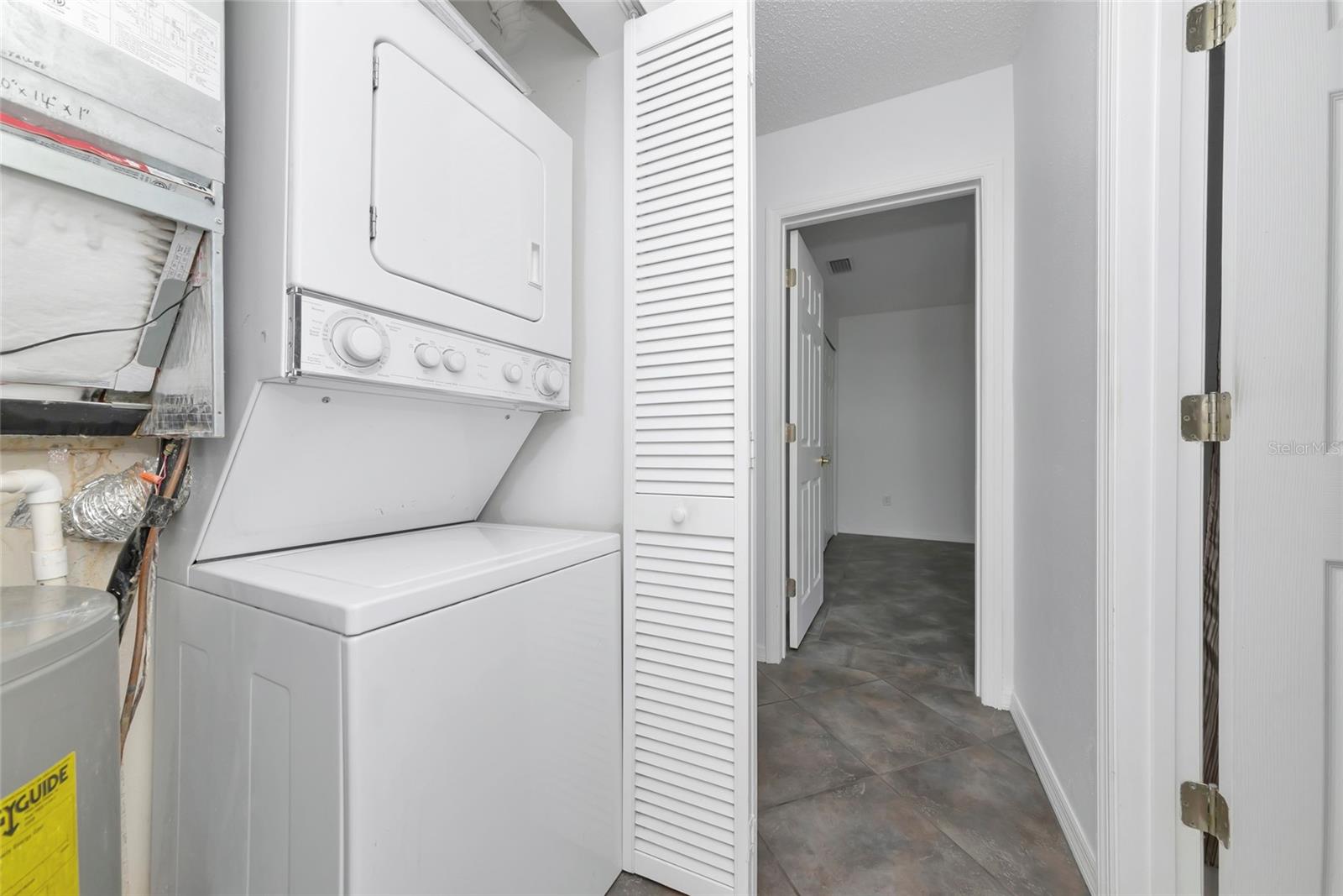 VISTAS ON BENEVA - Residential