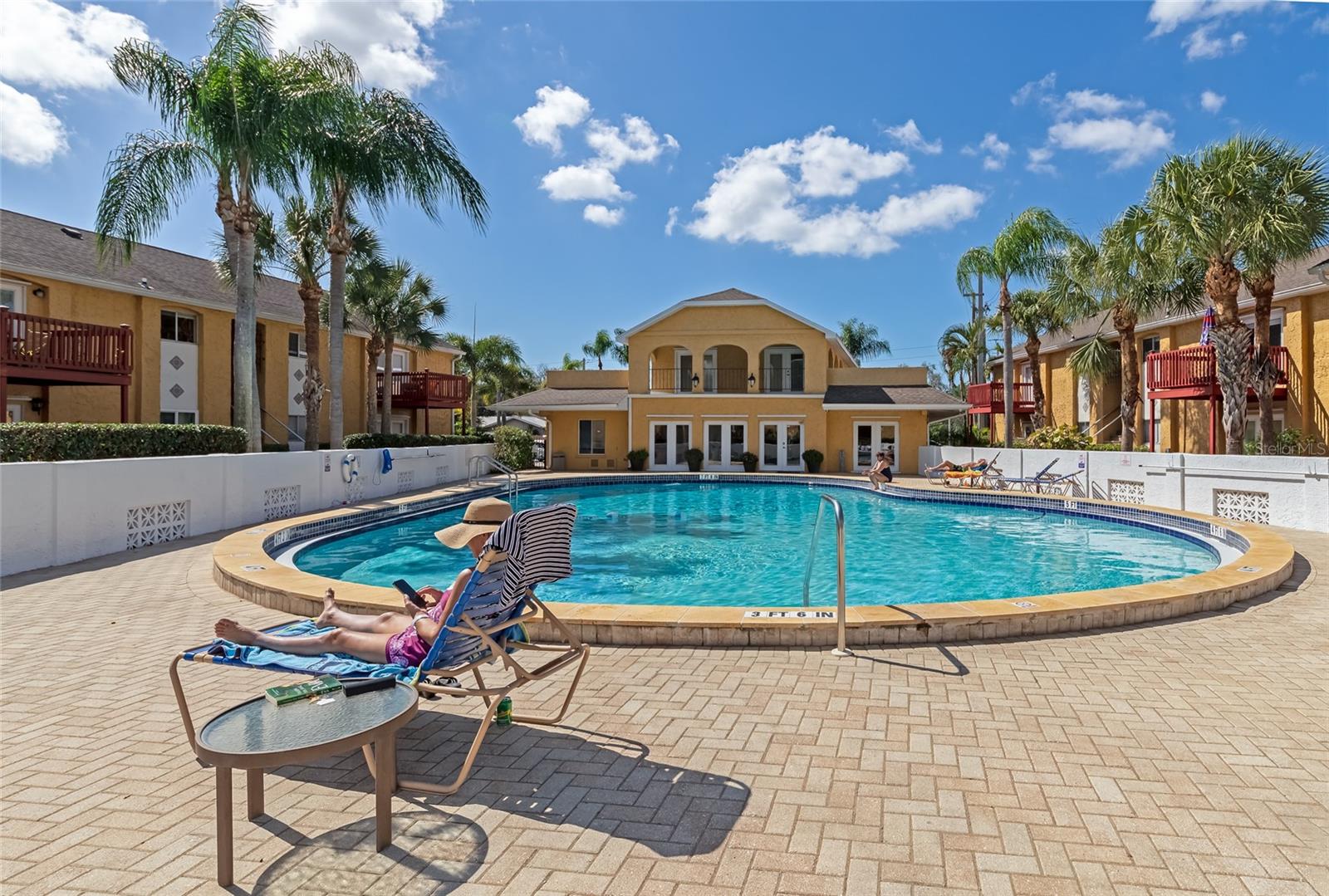 VISTAS ON BENEVA - Residential