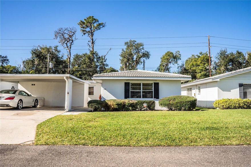 Excellent priced Villa! Southside in The Villas, 2BR/2BATH home with 1,200 sq.ft of living. It contains a formal dining room, living room, updated kitchen and baths.  This unit  "IS NOT" in 55+ area, low maintenance fee, and has been re-plumbed. Ready to move in! All tile flooring with no carpet and includes ceiling fans. Close to Walmart, Kelly Recreation, Polk Parkway and I-4. Best value in The Villas. Call me today! Don't miss it !!