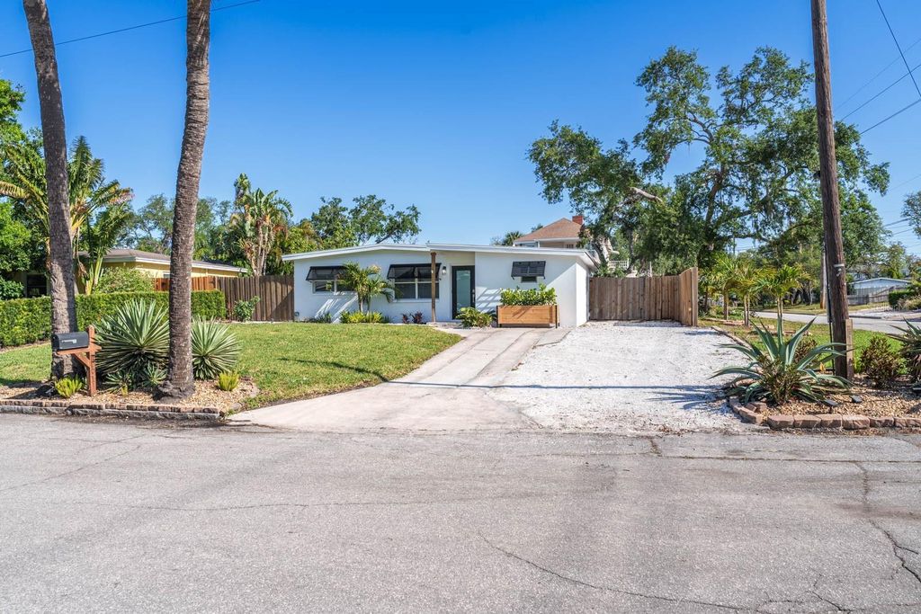 Photo of 4001 W North A Street, Tampa, FL 33609 (MLS # TB8371349)