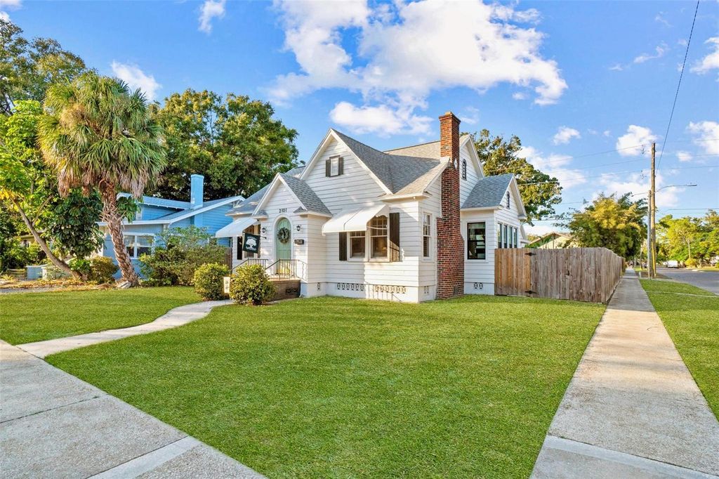 Photo of 2101 Burlington Avenue N, St Petersburg, FL 33713 (MLS # TB8449924)