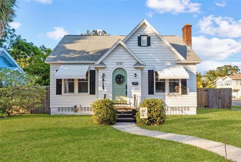 Photo of 2101 Burlington Avenue N, St Petersburg, FL 33713 (MLS # TB8449924)