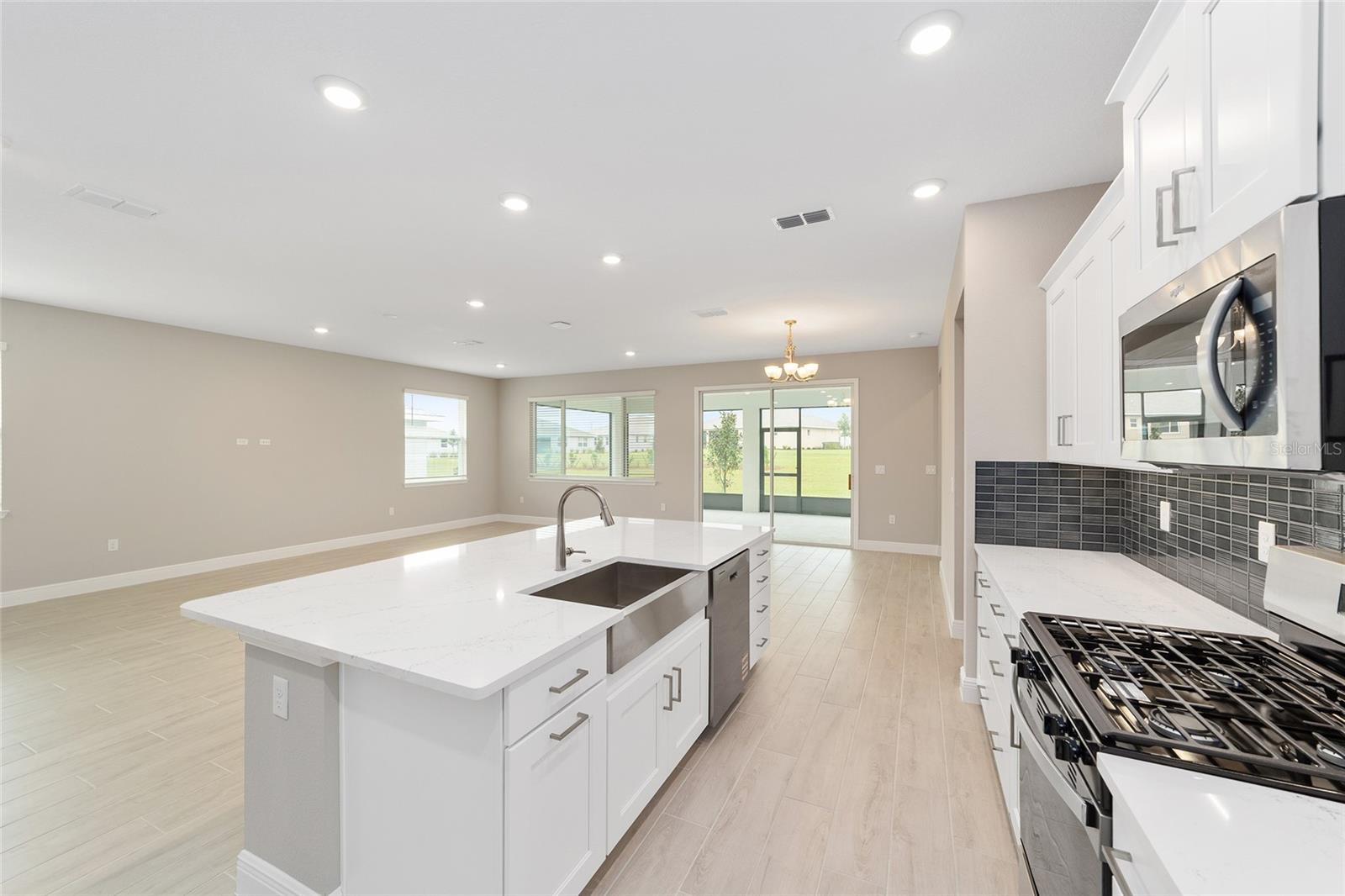 ON TOP OF THE WORLD - Residential