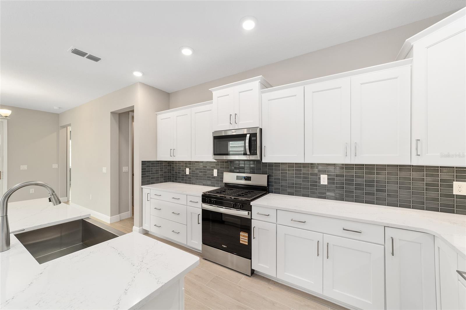 ON TOP OF THE WORLD - Residential