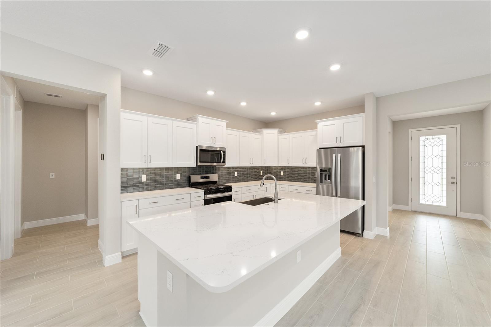 ON TOP OF THE WORLD - Residential