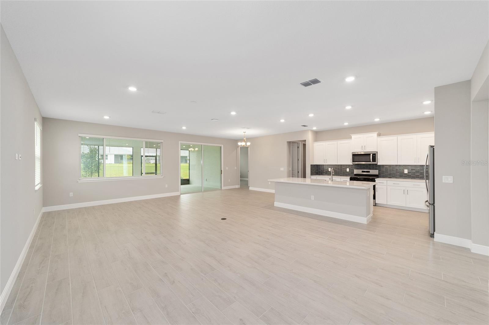 ON TOP OF THE WORLD - Residential